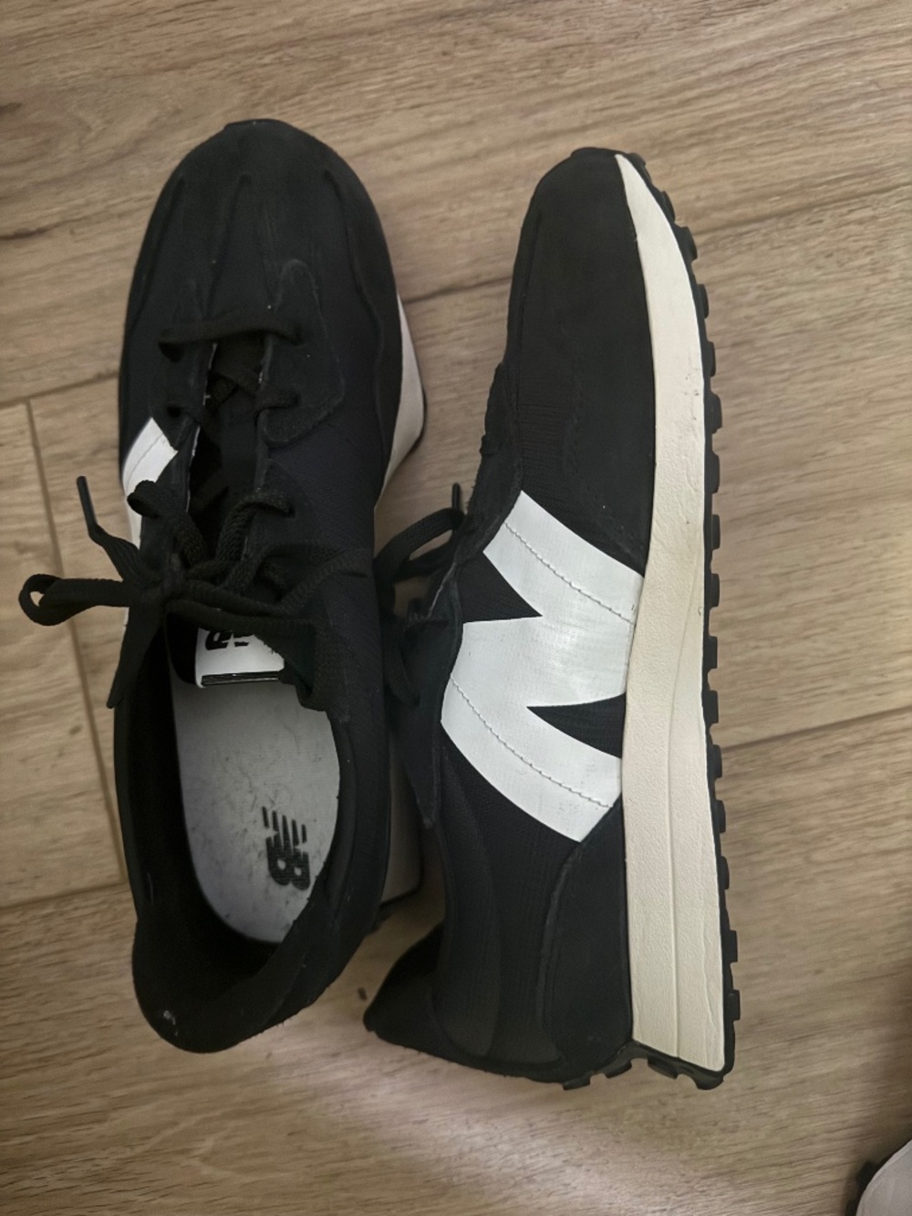 Authentic New Balance 327 excellent condition